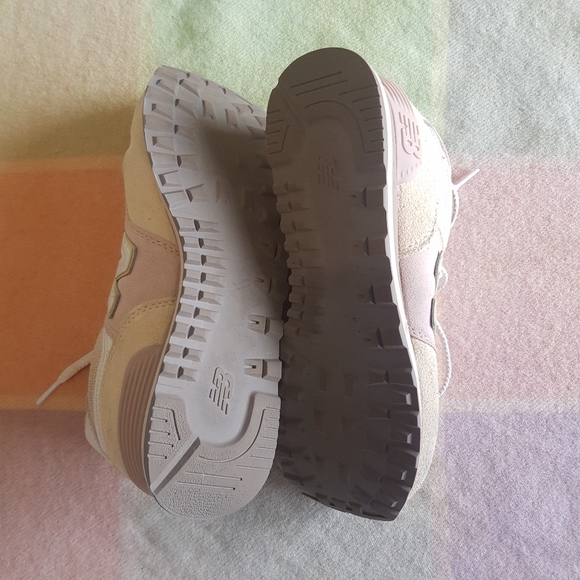 NEW BALANCE 574 Ladies Sneakers - Picture 3 of 3